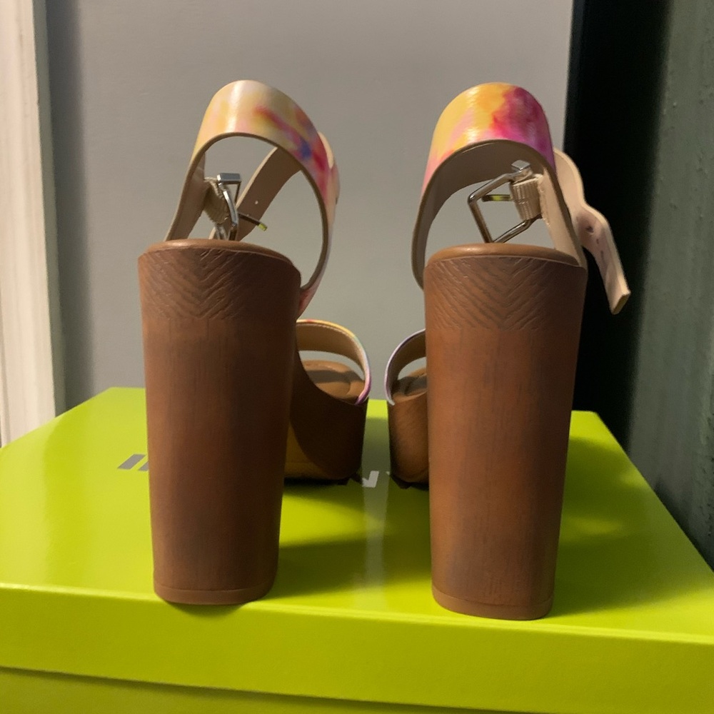 Shoes - Picture 3 of 4